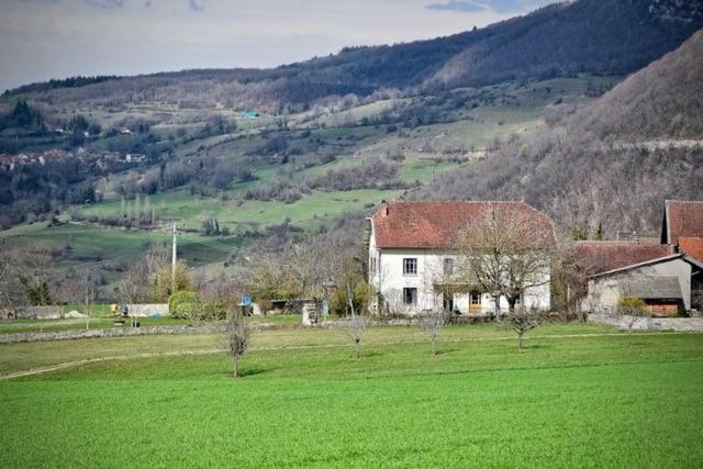 Goute La Vie Bed & Breakfast Marchamp Exterior photo